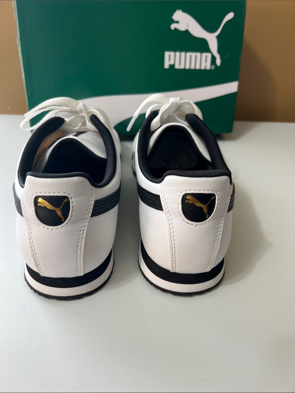Puma Roma 24 Men’s Sneakers in White and Black with Gold Logo - Picture 4 of 13